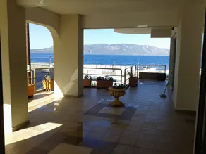 Seaside apartment at the foot of the mountain - Image 5
