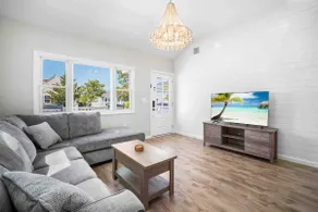 Beach bungalow - 1.5 blocks to the beach - outdoor shower! - Image 4