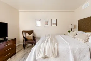 Picturesque Views from a Lakefront Condo - Image 3