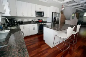 Exquisite! Roof Deck! PRIVATE Parking! Sleeps 9 - Image 3