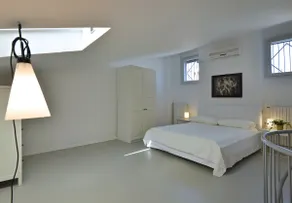 Apt. in historic centre: space, light & style! - Image 5