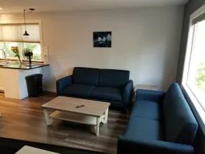 Clean Modern 2 Bedroom House Near River - Image 2