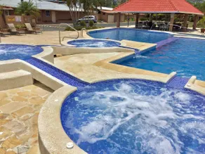 Best Location - Walk to Beach, Restaurants & Shops - Image 2