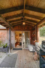 The Little River Love Shack-Romantic Spa Retreat - Image 5