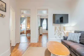 Historic Dew Drop Inn, 10 min to VT, sleeps 7 - Image 2