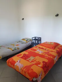 Comfortable apartment with mountain views - Image 5