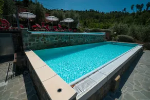 Luxuriöse Villa mit privatem Infinity-Pool und herrlichem Blick auf die umliegenden Hügel - Image 4