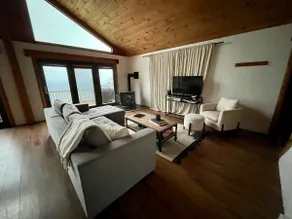 Modern Mountaintop Cabin with a gorgeous view - Image 4