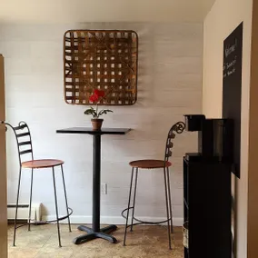 Downtown Tecumseh Loft Spanish Cozy Escape! - Image 4