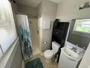 Executive/Pet Friendly/ Full Fence/3 bedroom home - Image 5