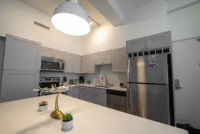 2 Bedroom condo w/ king beds/Free parking/downtown - Image 3
