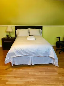 #4 CLEAN COMFY & COZY GLORY GUEST SUITE - Image 5