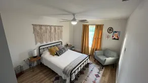 Lovely new modern lake front home that sleeps 8. - Image 5
