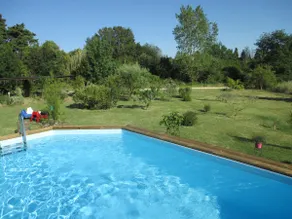 IN THE COUNTRYSIDE, QUIET, BUT CLOSE TO DOWNTOWN - Image 2
