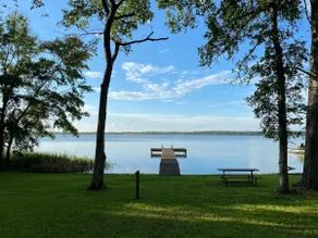 Come relax lakeside at beautiful Oak Shadows! - Image 4