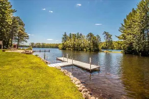 Fredelig Lakefront Retreat med udsigt - Image 4