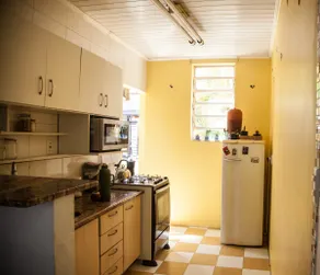 Super sunny. Spacious, 2 bedrooms - Image 3