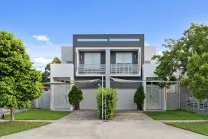 Modern Haven in Paradise w Heated Eco Pool 5B 4B - Image 3