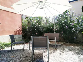 2 BDR Apt 1920 Villa Garden Parking Self Check-in - Image 3
