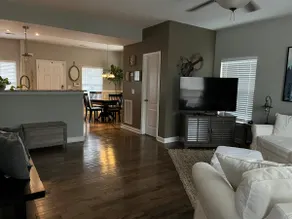 Stylish 2 Bd/2.5 Ba Townhome - Image 5
