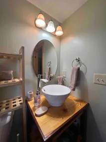 Peaceful Mountain Getaway Close To Skiing & Hiking - Image 4