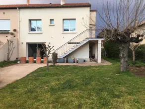 Family home with a pool - Image 3