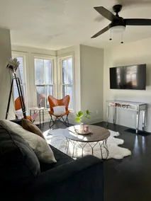 Newly renovated bungalow close to downtown & KU - Image 4