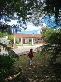 Single-story house in condominium - Image 5