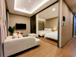 [ST_02] Legal accommodation! 3 minutes walk from the beach @ 2 minutes walk from the subway station @ Signature terrace overlooking Gunam-ro Square! - Image 3