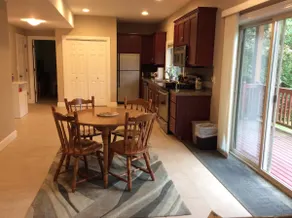 Large 2 Bedroom near Bellevue, Seattle and Airport - Image 4