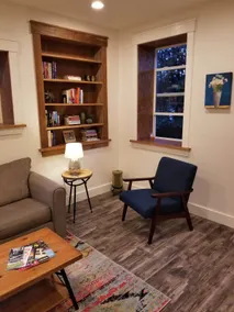 Light Rail Apt - No Clean Fee and Flex Arrival! - Image 2