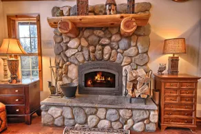 Shanks' lodge is the ultimate home in the woods for large groups. - Image 3