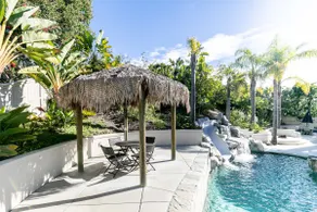 Luxurious Home  w/Hot Tub & Pool + Water Slide - Image 3