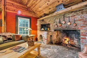 Historic cabin with fire pit, walk to village - Image 4