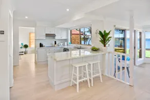 Adrift Retreat - St Georges Basin Waterfront Home - Image 2