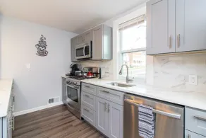 Smart 🏡 with Chef's Kitchen-close to SEPTA 🚉 - Image 4