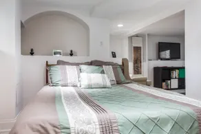 Cozy Private Suite Near O'Hare & Downtown Chicago - Image 2