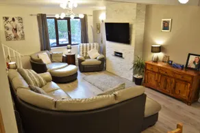 Mikes at Menai - Stylish & Spacious 3 bed house in Menai Bridge. - Image 2
