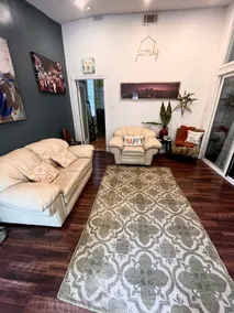 COZY Private Magazine St. Apartment (4-guests) - Image 3