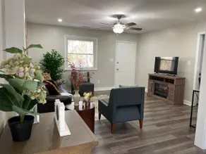 Amazing House 3 min to Lake Lanier Sleeps 6 - Image 4
