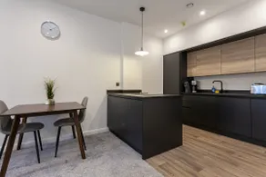 Modern & Cosy 2 Bedroom Bolton Apartment - Image 2