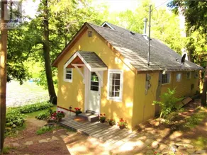 Waterfront cottage on beautiful East Moore lake!! - Image 4