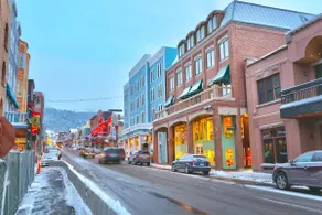 4BR Mountain Modern - Au cœur de la rue principale, à un pâté de maisons de l'ascenseur de la ville - Image 5