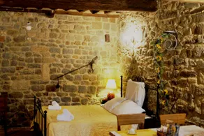 Small Courtyard - Image 5