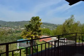 Family vacation home, free parking - Image 5