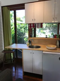 The Den | Private Byron studio|walk to beaches - Image 4