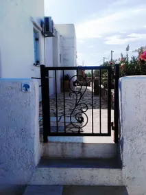 Private apartment in a Cycladic house - Image 4