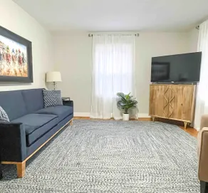Beautiful Bungalow w/High End Amenities💙🥃 - Image 5