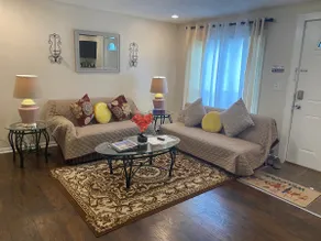 *Ideal* 2 BR 1 BA w/ Convenient Location - Image 2