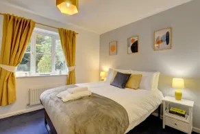 Modern 2 Bed House Sleeps 6 Southam Town Centre - Inspire Homes Ltd - Image 4